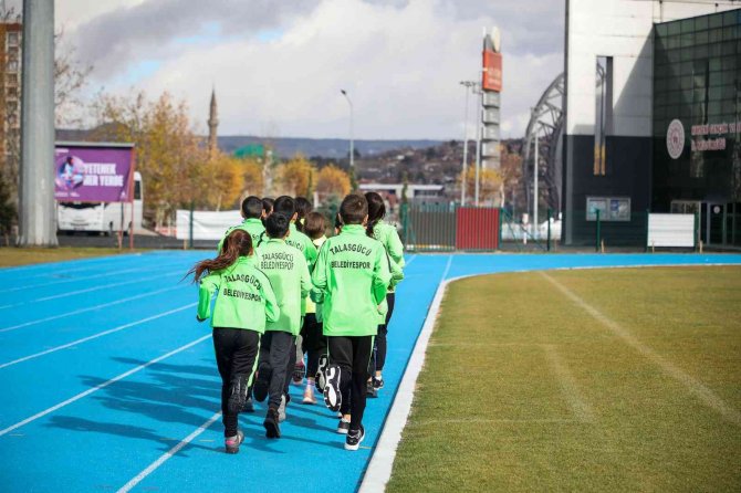 Atletizmde Tüm Dereceler Talas’ın