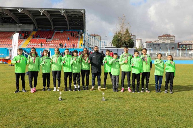 Atletizmde Tüm Dereceler Talas’ın