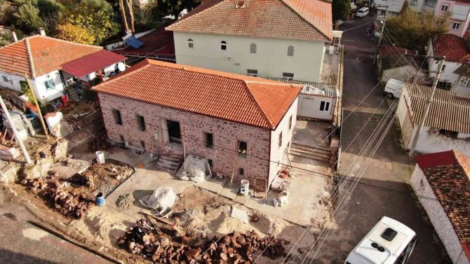 Yunusemre Belediyesi Üçpınar’daki Tarihi Restore Ediyor