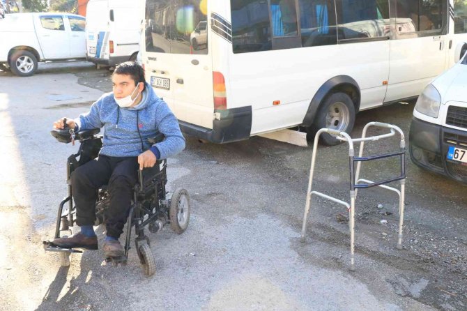 Doğuştan Yürüme Engelli Yaşar, Yürüme Hayaliyle Yaşıyor