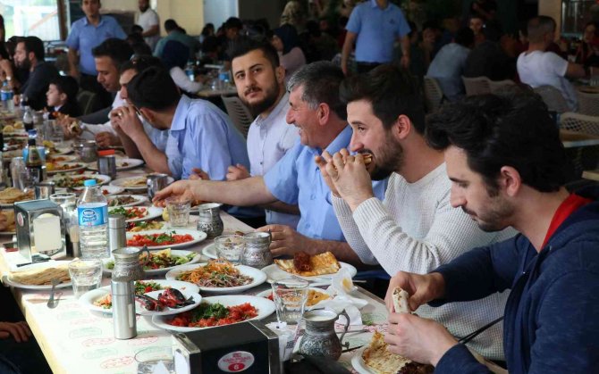 Çadırda Kebapçılığa Başladı, Şimdi Milyonlara Ulaşıyor