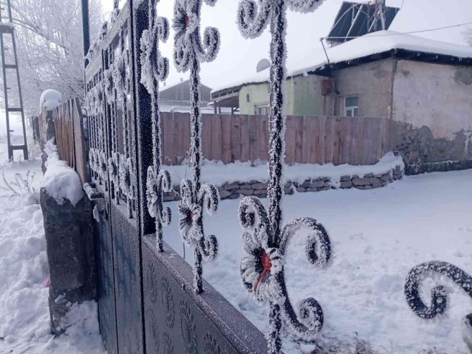Göle’de Soğuk Hava Hayatı Olumsuz Etkiledi
