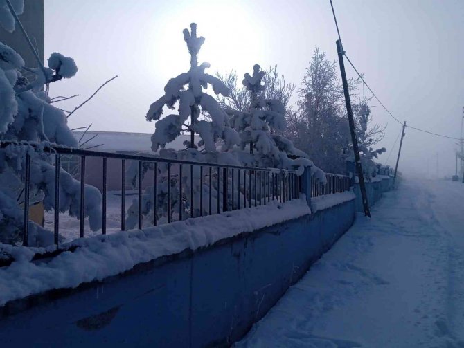 Göle’de Soğuk Hava Hayatı Olumsuz Etkiledi