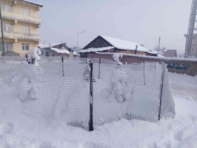 Göle’de Soğuk Hava Hayatı Olumsuz Etkiledi