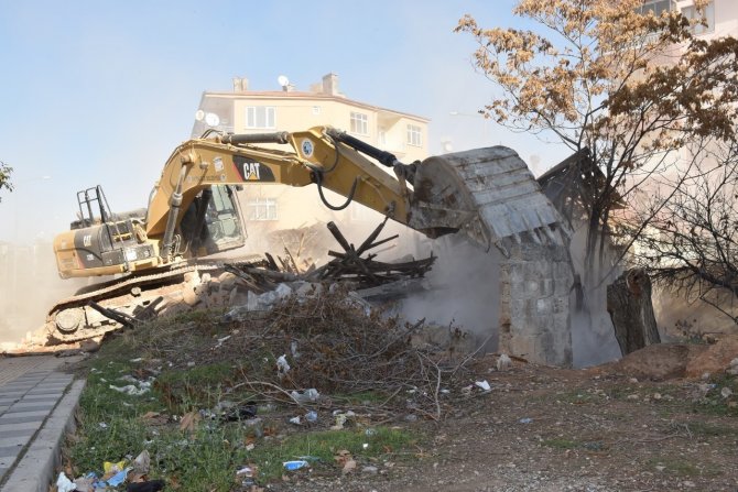 Battalgazi’deki Metruk Binalar Tek Tek Yıkılıyor