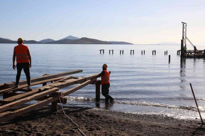 Bodrum’da Kaçak İskeleler Teker Teker Yıkılıyor