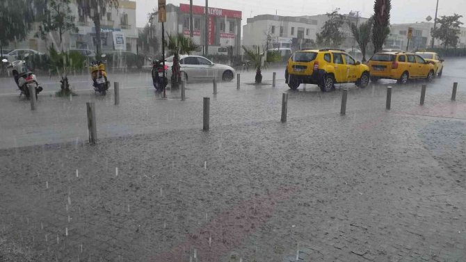 Bodrum’da Sağanak Etkili Oldu, Bazı Noktalar Göle Döndü