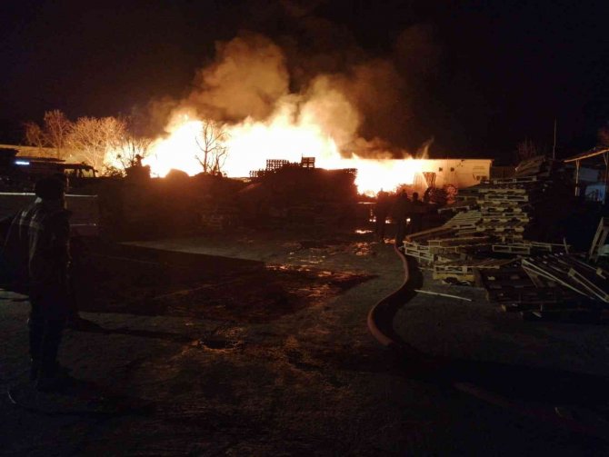 Bursa’da Geri Dönüşüm Fabrikasında Korkutan Yangın