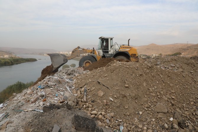 Cizre Belediyesi, İlçedeki Moloz Kirliliğinin Önüne Geçiyor