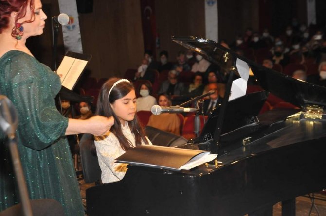 Çukurova Öğretmenler Korosu, Öğretmenler Haftası’nda Sahne Aldı