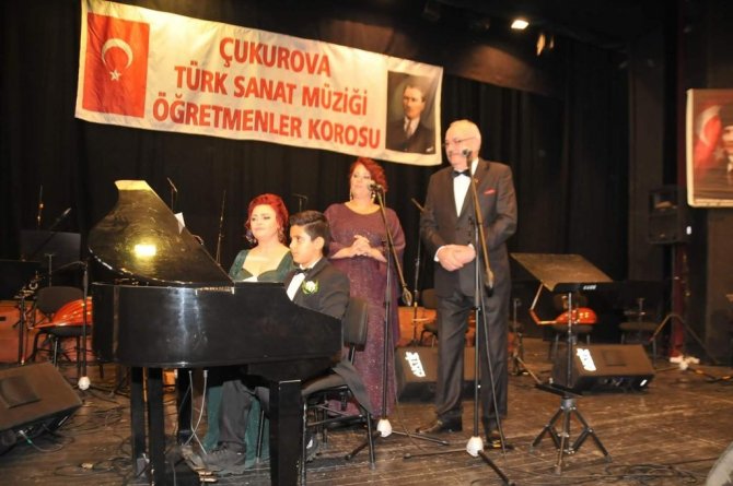 Çukurova Öğretmenler Korosu, Öğretmenler Haftası’nda Sahne Aldı