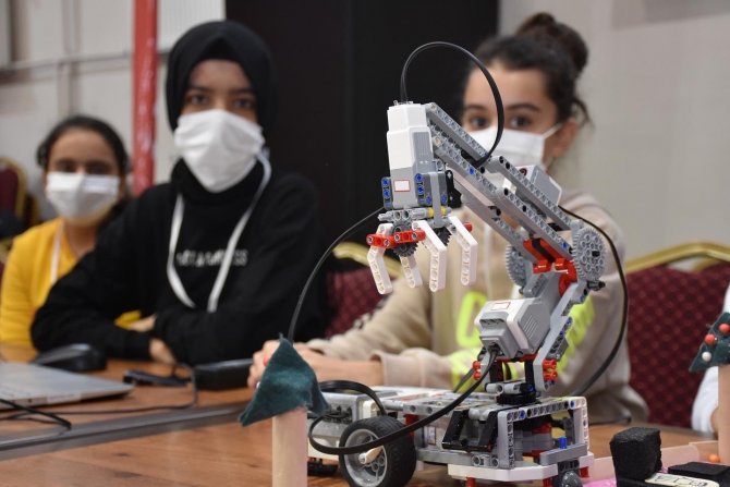 Elazığ’da Robotik Ve Kodlama Proje Şenliği Başladı