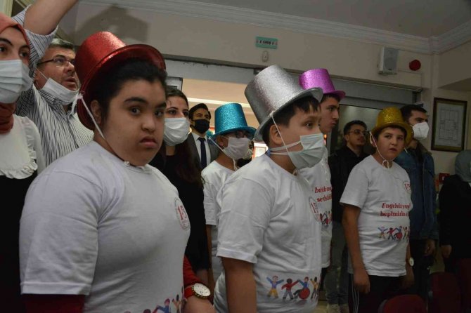 Gediz’de Engelliler Günü Kutlaması