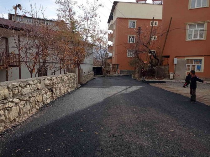 Hakkari’de Yol Asfaltlama Çalışması