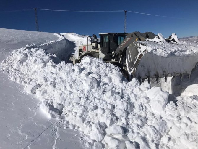 Kardan Kapanan Üs Bölgesinin Yolu Açıldı