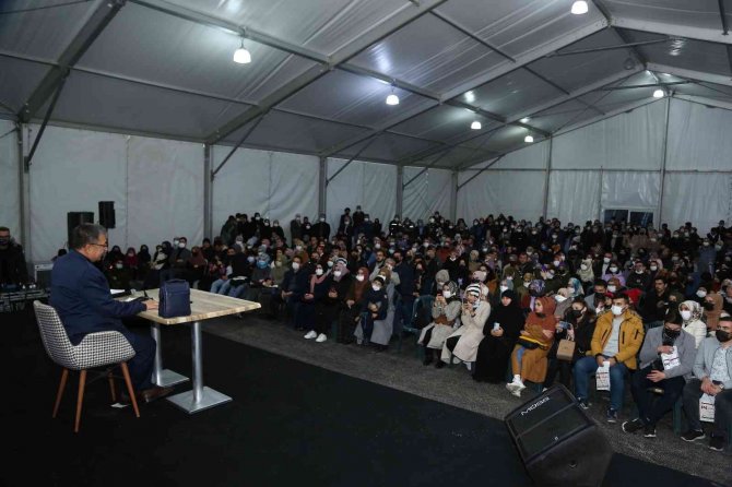Edebiyat Dünyasının Önemli İsimleri Kayseri 4. Kitap Fuarı’nda Sevenleriyle Buluştu