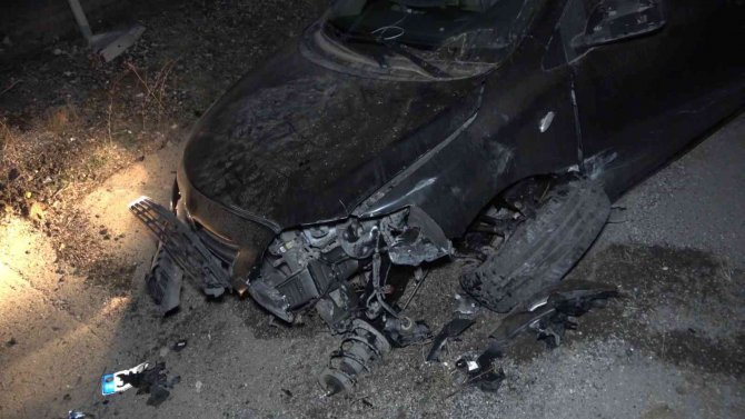 Otomobil Şarampole Düştü, Sürücü Yara Almadan Kurtuldu
