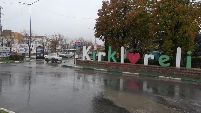 Kırklareli’nde Sağanak Yağış Etkili Oluyor