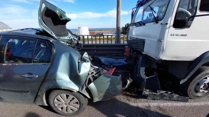 Akaryakıtı Biten Otomobile Akaryakıt Tankeri Çarptı: 1 Ölü, 3 Yaralı