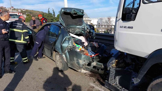 Akaryakıtı Biten Otomobile Akaryakıt Tankeri Çarptı: 1 Ölü, 3 Yaralı