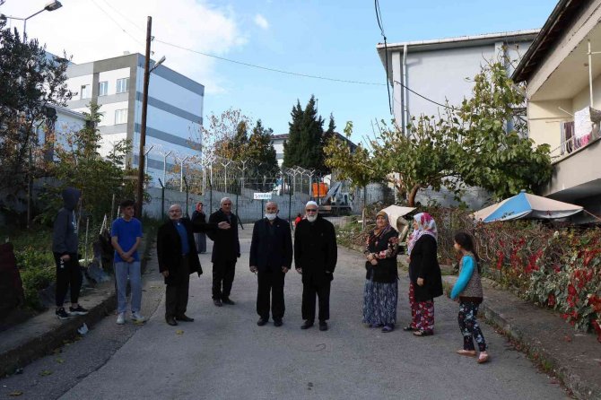 Mahalleli, Tel Örgüyle Kapatılan Sokağın Tekrar Açılmasını İstiyor