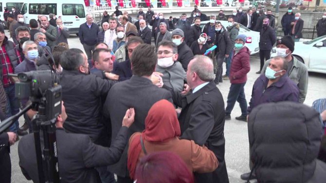 Meral Akşener’e Yönelttiği ’Başbakan’ Sorusu Sonrası Tartaklandı
