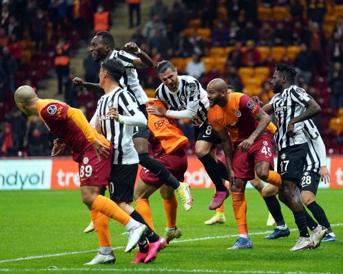 Spor Toto Süper Lig: Galatasaray: 1 - Altay: 1 (İ̇lk Yarı)