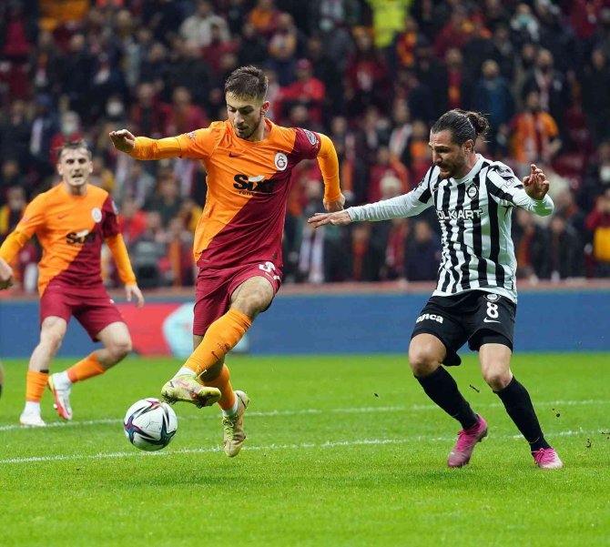 Spor Toto Süper Lig: Galatasaray: 1 - Altay: 1 (İ̇lk Yarı)