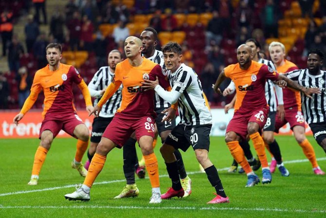 Spor Toto Süper Lig: Galatasaray: 1 - Altay: 1 (İ̇lk Yarı)