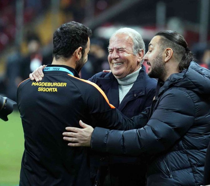 Spor Toto Süper Lig: Galatasaray: 0 - Altay: 1 (Maç Devam Ediyor)