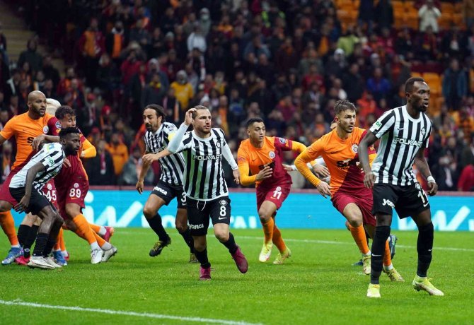 Galatasaray 4 Maçtır Kazanamıyor