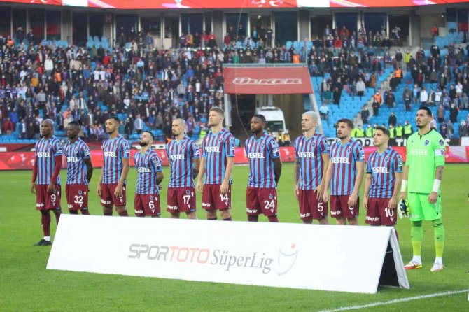 Spor Toto Süper Lig: Trabzonspor: 1 - Adana Demirspor: 0 (İ̇lk Yarı)