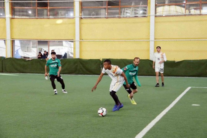 Edremit’te ‘Geleneksel Mahalleler Arası Futbol Turnuvası’ Sona Erdi