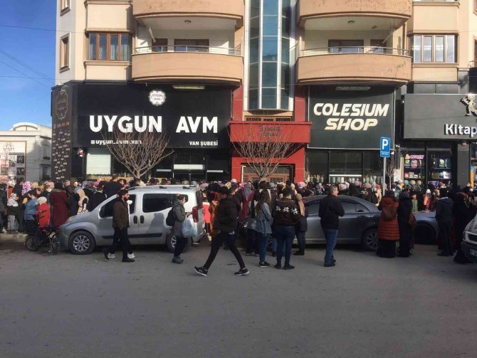 Van’da Uygun Avm’de İndirim İzdihamı