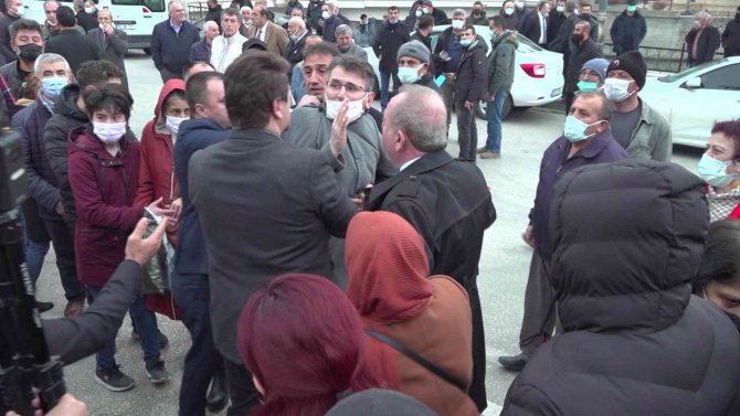 Meral Akşener’e Yönelttiği ’Başbakan’ Sorusu Sonrası Tartaklandı