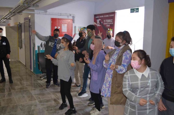 Kaymakam Yılmaz, Özel Eğitim Öğrencilerini Engelliler Günü’nde Yalnız Bırakmadı