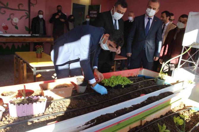 Kaymakam Coşgun’dan "Kütüphanesiz Okul Kalmasın" Açılışları Devam Ediyor