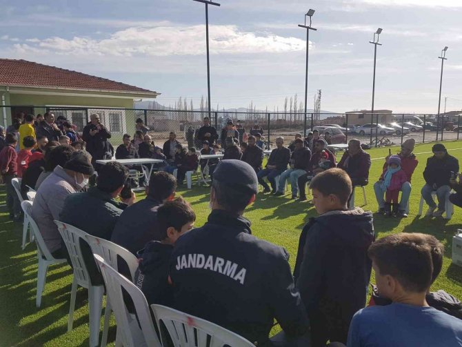 Şehit Ailesi İstedi Sindelhöyük’lü Gençler Stada Koştu