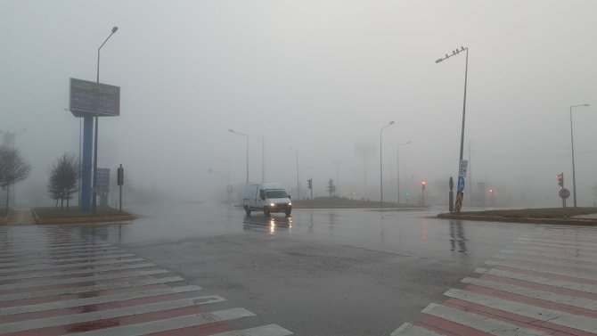 Afyonkarahisar Sis Sürücülere Zor Anlar Yaşattı