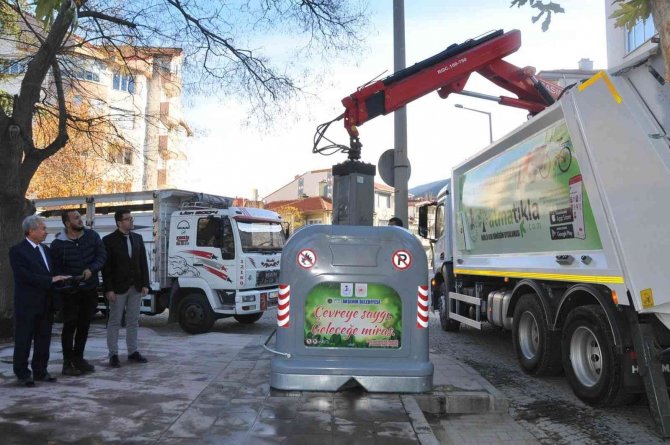 Akşehir Belediyesinden Bir İlk Daha Yeni Nesil Çöp Konteynerleri Hizmette