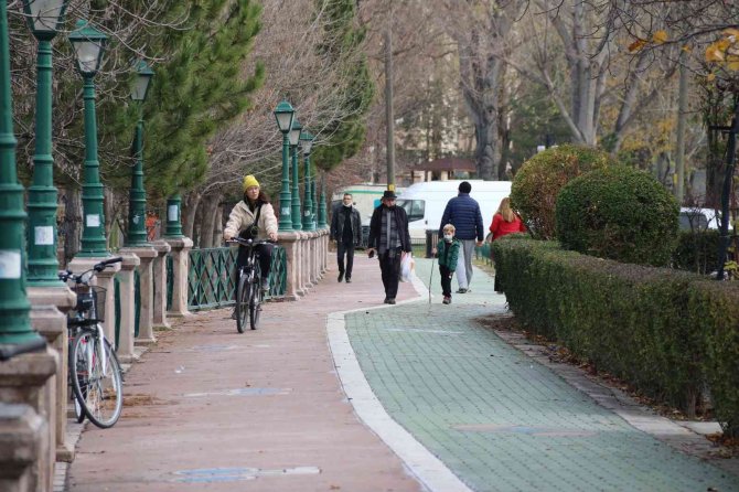 Eskişehir’de Aralık Ayında Bahar Havası Yaşanıyor
