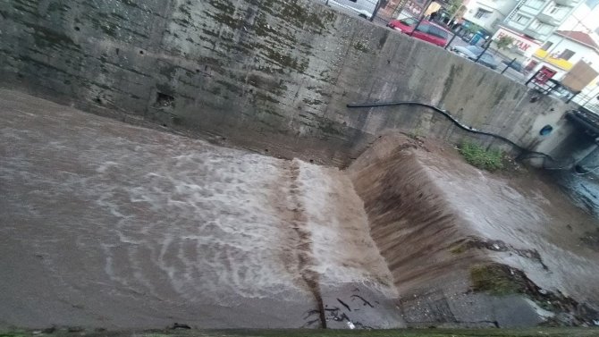 Aydın’da Etkili Olan Yağışlar Tabakhane Deresi’ndeki Suları Yükseltti