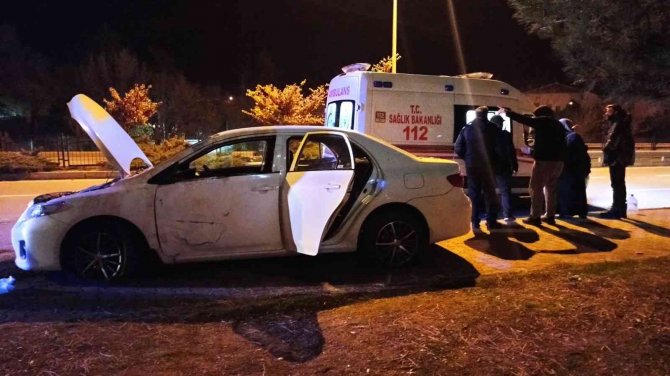 Kontrolden Çıkan Otomobil Kaldırıma Çıktı: 5 Yaralı