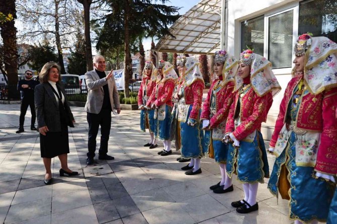 Büyükşehir Kadın Meclisi Ata’nın Huzurunda