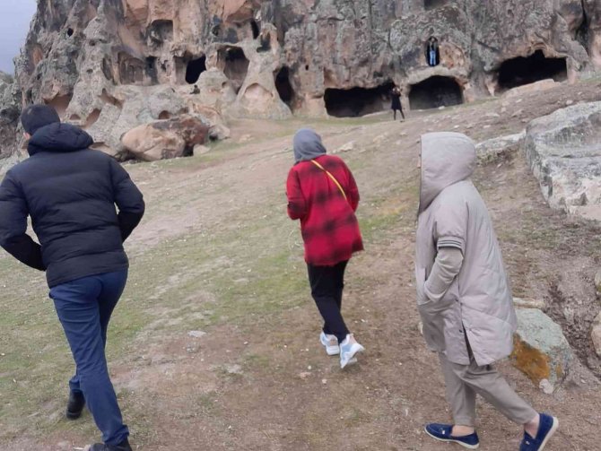 Rus Turistlerden Sonra Katarlı Turistler De Frig Vadisi’ni Çok Sevdi