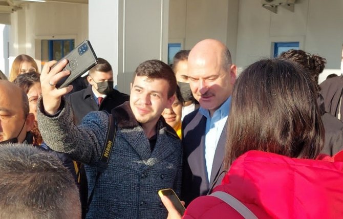 Bakan Soylu’ya Z Kuşağı Sevgisi
