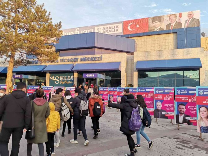 Kayseri Kitap Fuarı’na Ziyaretçi Akını