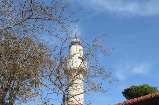 700 Yıllık Orhan Camii’ne Turist Akını