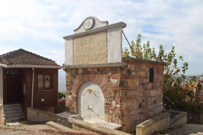 700 Yıllık Orhan Camii’ne Turist Akını