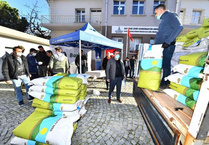 Büyükşehir, Üreticiye İklim Dostu Yem Bitkisi Desteğini Sürdürüyor